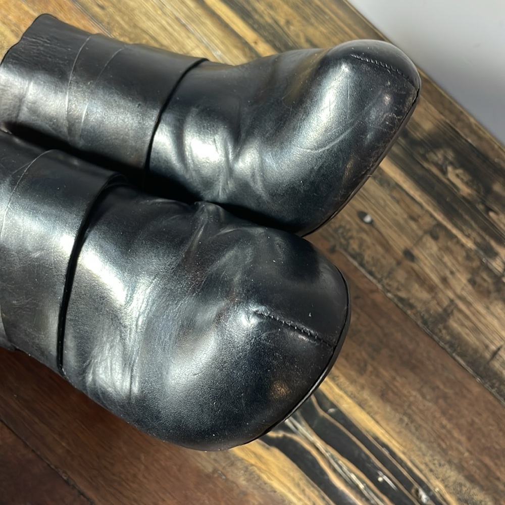 Kork-Ease clogs with wooden heel black size 11/43
Size 11 size 43 one tack gone - Picture 8 of 17